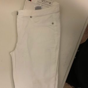 Guess pull on white jeans
